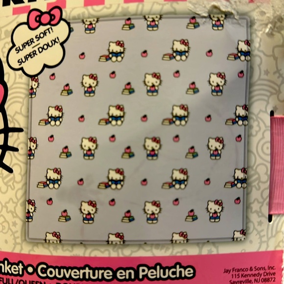 Hello Kitty plush full/queen size blanket and melamine plate set - Picture 3 of 9